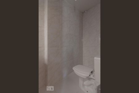 Banheiro de casa para alugar com 2 quartos, 100m² em Vila Firmiano Pinto, São Paulo