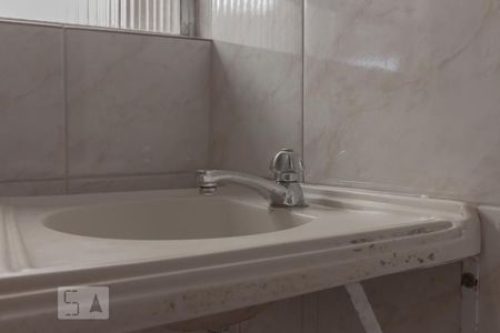 Banheiro de casa para alugar com 2 quartos, 100m² em Vila Firmiano Pinto, São Paulo