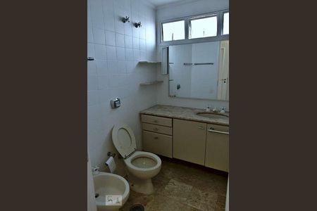 Apartamento à venda com 145m², 4 quartos e 3 vagas Apartamento à venda com 145m², 4 quartos e 3 vagasBanheiro Suite