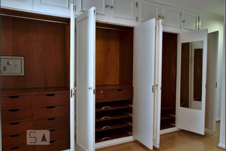 Apartamento à venda com 145m², 4 quartos e 3 vagas Apartamento à venda com 145m², 4 quartos e 3 vagasSuite