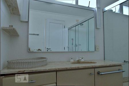 Apartamento à venda com 145m², 4 quartos e 3 vagas Apartamento à venda com 145m², 4 quartos e 3 vagasBanheiro Quartos