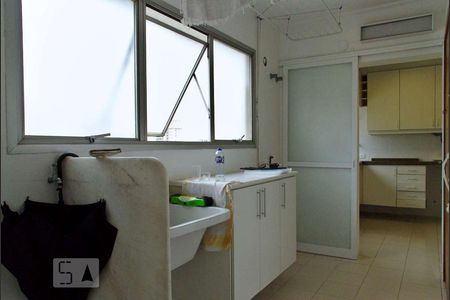 Apartamento à venda com 145m², 4 quartos e 3 vagas Apartamento à venda com 145m², 4 quartos e 3 vagasÁrea Serviço