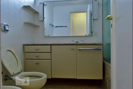 Apartamento à venda com 145m², 4 quartos e 3 vagas Apartamento à venda com 145m², 4 quartos e 3 vagasBanheiro Suite