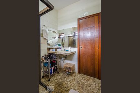 Casa para alugar com 427m², 6 quartos e 6 vagasBanheiro Social