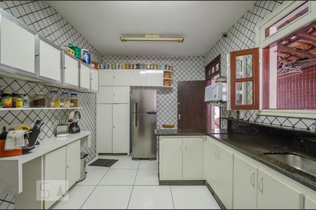 Casa para alugar com 427m², 6 quartos e 6 vagasCozinha