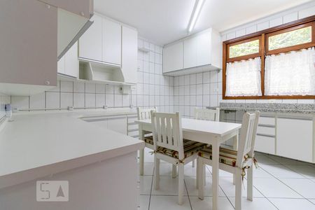 Casa de condomínio à venda com 600m², 4 quartos e 6 vagas Casa de condomínio à venda com 600m², 4 quartos e 6 vagasCozinha