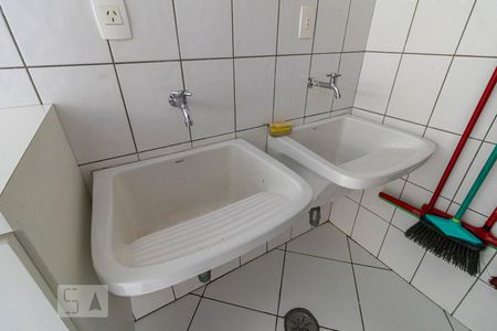 Casa de condomínio à venda com 600m², 4 quartos e 6 vagas Casa de condomínio à venda com 600m², 4 quartos e 6 vagasDetalhe da Área de Serviço