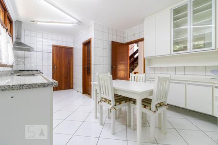 Casa de condomínio à venda com 600m², 4 quartos e 6 vagas Casa de condomínio à venda com 600m², 4 quartos e 6 vagasCozinha