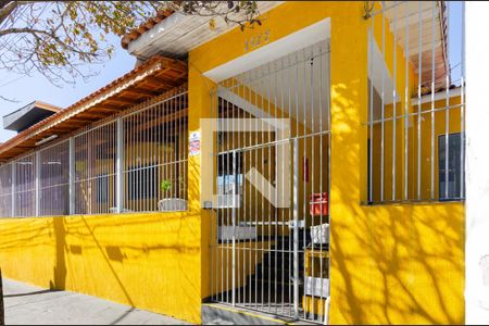 Casa à venda com 225m², 3 quartos e sem vaga Casa à venda com 225m², 3 quartos e sem vagaFachada