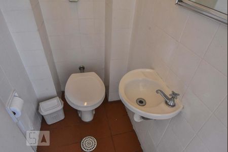 Apartamento à venda com 90m², 3 quartos e sem vaga Apartamento à venda com 90m², 3 quartos e sem vagaBanheiro de Serviços