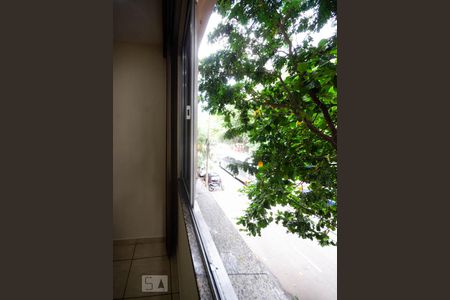 Vista externa da janela da sala de apartamento para alugar com 2 quartos, 70m² em Leblon, Rio de Janeiro