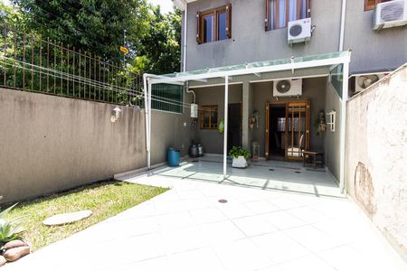 Pátio de casa para alugar com 3 quartos, 146m² em Jardim Itu Sabará, Porto Alegre