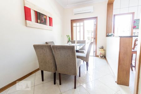 Sala de casa para alugar com 3 quartos, 146m² em Jardim Itu Sabará, Porto Alegre