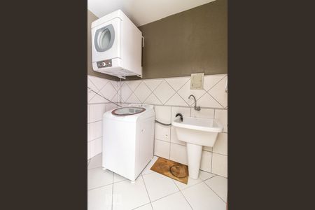 Lavanderia de casa para alugar com 3 quartos, 146m² em Jardim Itu Sabará, Porto Alegre