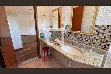 Casa para alugar com 440m², 8 quartos e 4 vagas Casa para alugar com 440m², 8 quartos e 4 vagasBanheiro 2 Casa 1