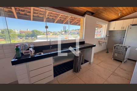 Casa para alugar com 440m², 8 quartos e 4 vagas Casa para alugar com 440m², 8 quartos e 4 vagasCozinha Casa 1
