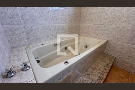 Casa para alugar com 440m², 8 quartos e 4 vagas Casa para alugar com 440m², 8 quartos e 4 vagasBanheiro 2 Casa 1