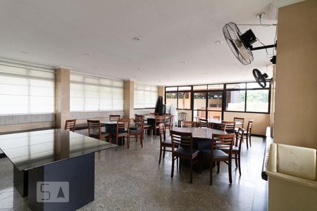 Apartamento à venda com 80m², 2 quartos e 1 vaga Apartamento à venda com 80m², 2 quartos e 1 vagaÁrea comum - Salão de festas