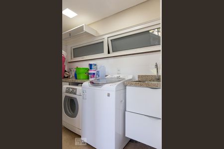 Casa à venda com 350m², 4 quartos e 4 vagasLavanderia