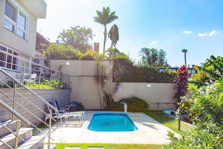 Casa à venda com 350m², 4 quartos e 4 vagasPiscina