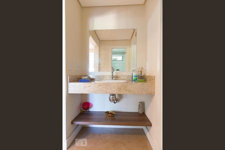 Casa à venda com 350m², 4 quartos e 4 vagasBanheiro da Suíte 4