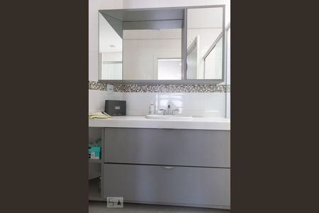 Casa à venda com 350m², 4 quartos e 4 vagasBanheiro da Suíte 3