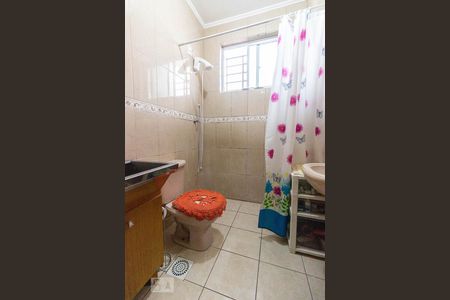 Banheiro de apartamento para alugar com 2 quartos, 71m² em Passo da Areia, Porto Alegre
