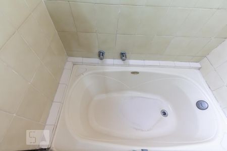 Detalhe do banheiro da suíte de apartamento para alugar com 3 quartos, 127m² em Jardim Ampliação, São Paulo