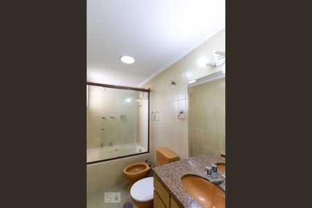 Banheiro da suíte de apartamento para alugar com 3 quartos, 127m² em Jardim Ampliação, São Paulo