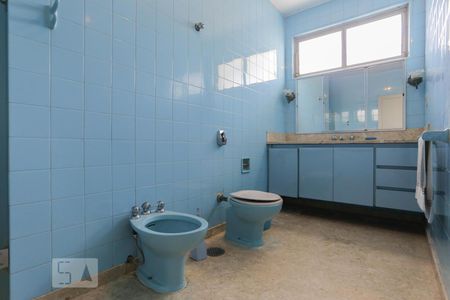 Casa à venda com 387m², 4 quartos e 6 vagas Casa à venda com 387m², 4 quartos e 6 vagasBanheiro