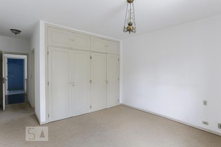 Casa à venda com 387m², 4 quartos e 6 vagas Casa à venda com 387m², 4 quartos e 6 vagasSuíte