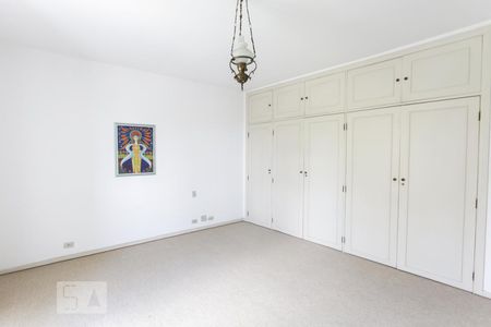 Casa à venda com 387m², 4 quartos e 6 vagas Casa à venda com 387m², 4 quartos e 6 vagasQuarto 01