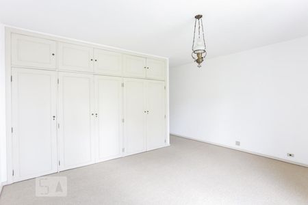 Casa à venda com 387m², 4 quartos e 6 vagas Casa à venda com 387m², 4 quartos e 6 vagasQuarto 01