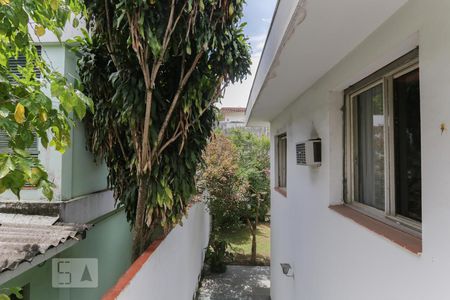 Casa à venda com 387m², 4 quartos e 6 vagas Casa à venda com 387m², 4 quartos e 6 vagasVista