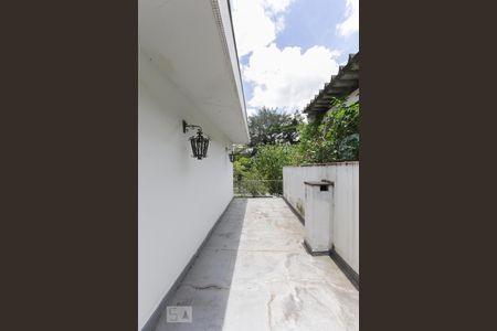 Casa à venda com 387m², 4 quartos e 6 vagas Casa à venda com 387m², 4 quartos e 6 vagasSacada