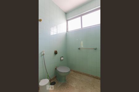 Casa à venda com 387m², 4 quartos e 6 vagas Casa à venda com 387m², 4 quartos e 6 vagasBanheiro Suíte