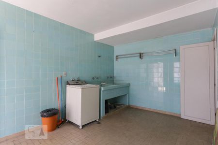 Casa à venda com 387m², 4 quartos e 6 vagas Casa à venda com 387m², 4 quartos e 6 vagasÁrea de Serviço