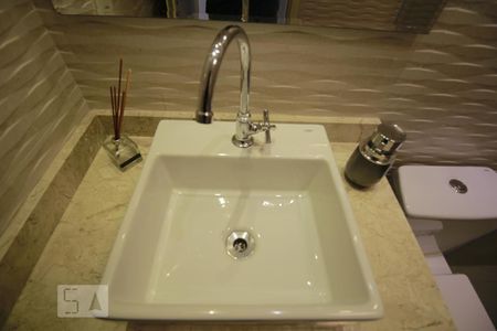 Apartamento à venda com 57m², 2 quartos e 1 vagaDetalhe Banheiro 1