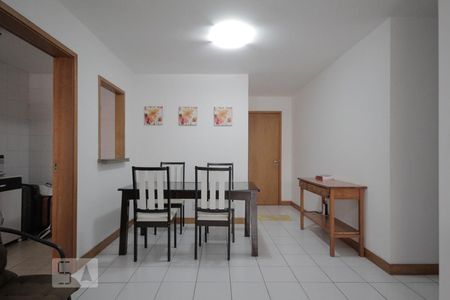 Sala de apartamento à venda com 2 quartos, 75m² em Barra da Tijuca, Rio de Janeiro