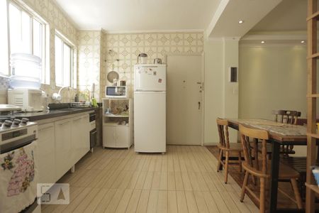 Apartamento à venda com 110m², 4 quartos e sem vagaCozinha