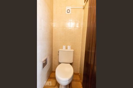 Banheiro 1 de casa à venda com 3 quartos, 180m² em Floresta, Porto Alegre