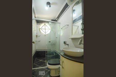 Banheiro de apartamento à venda com 2 quartos, 70m² em Vila João Pessoa, Porto Alegre