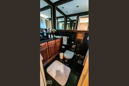 Apartamento à venda com 132m², 3 quartos e 2 vagas Apartamento à venda com 132m², 3 quartos e 2 vagasBanheiro da Suíte