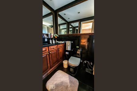 Apartamento à venda com 132m², 3 quartos e 2 vagas Apartamento à venda com 132m², 3 quartos e 2 vagasBanheiro da Suíte