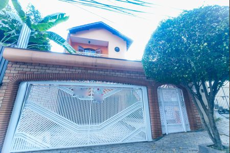 Casa à venda com 347m², 5 quartos e 4 vagas Casa à venda com 347m², 5 quartos e 4 vagasFachada