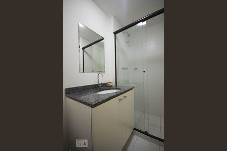 Banheiro de apartamento para alugar com 2 quartos, 57m² em Parque Reboucas, São Paulo