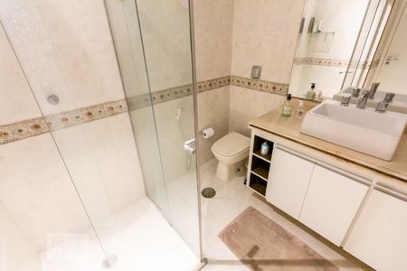 Banheiro de apartamento à venda com 3 quartos, 90m² em Perdizes, São Paulo