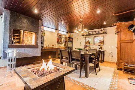 Casa à venda com 370m², 5 quartos e 4 vagas Casa à venda com 370m², 5 quartos e 4 vagasarea gourmet