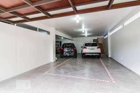 Casa à venda com 370m², 5 quartos e 4 vagas Casa à venda com 370m², 5 quartos e 4 vagasgaragem