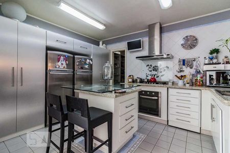 Casa à venda com 370m², 5 quartos e 4 vagas Casa à venda com 370m², 5 quartos e 4 vagasCozinha